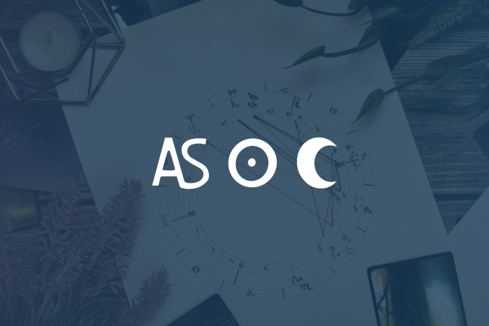 Ein handgemaltes Horoskop und die Symbole für die Big Three (Aszendent, Sonne, Mond)